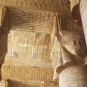 Ein privater Ausflug von Hurghada nach Dendera und Abydos bietet eine einzigartige Gelegenheit, zwei faszinierende antike Stätten im Niltal zu erkunden. Hier ist eine lebhafte Beschreibung dieses unvergesslichen Abenteuers